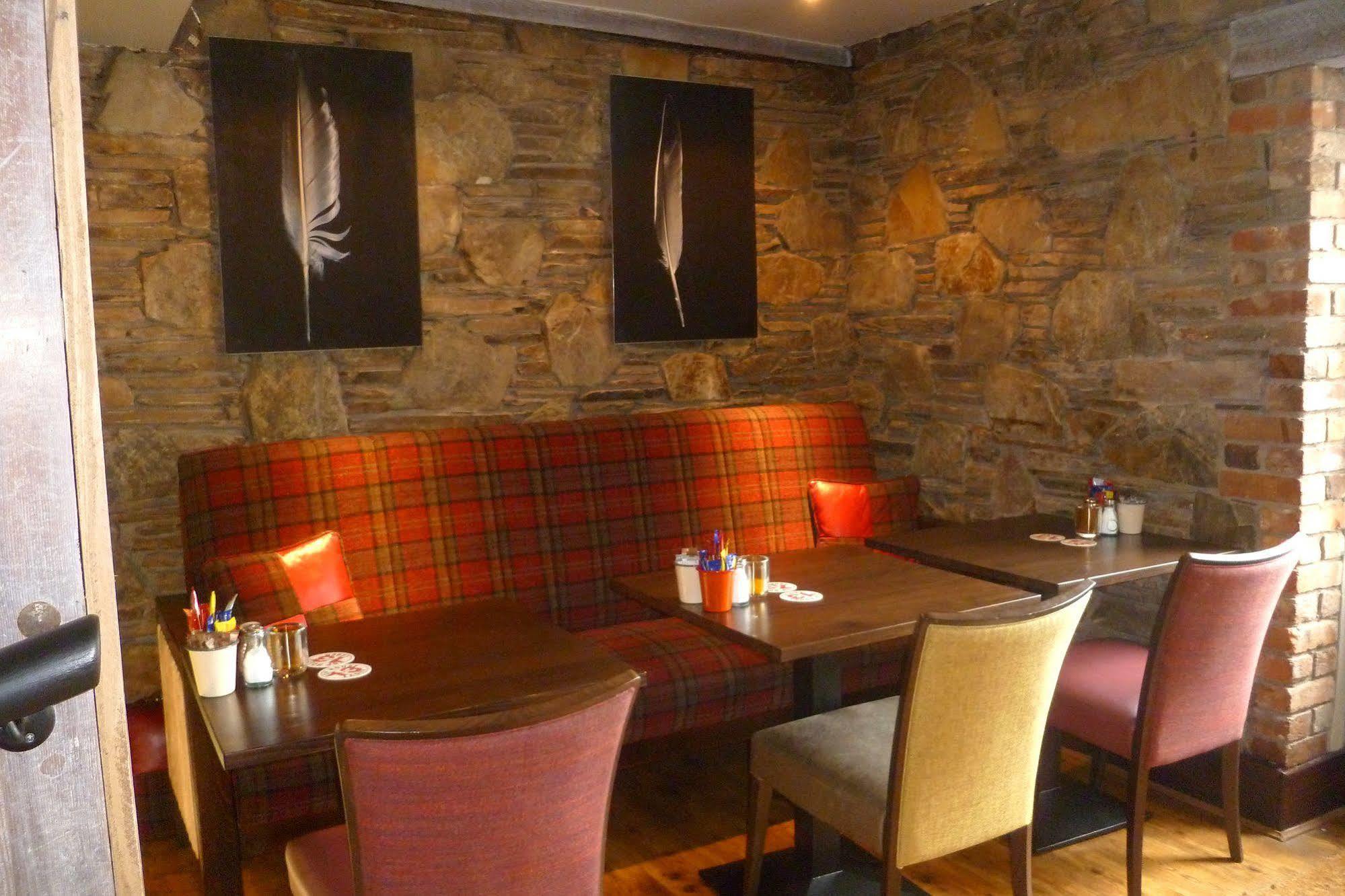 Muskerry Arms Bar And B&B Guest house