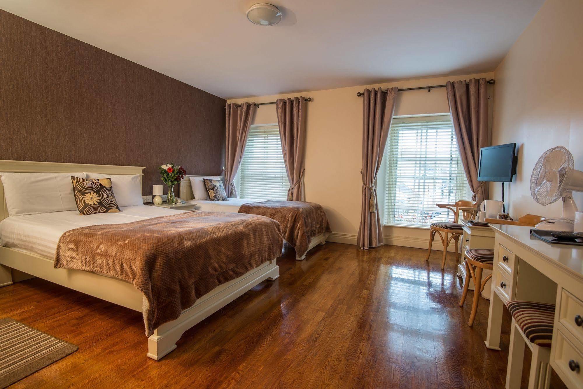 Muskerry Arms Bar&b&b